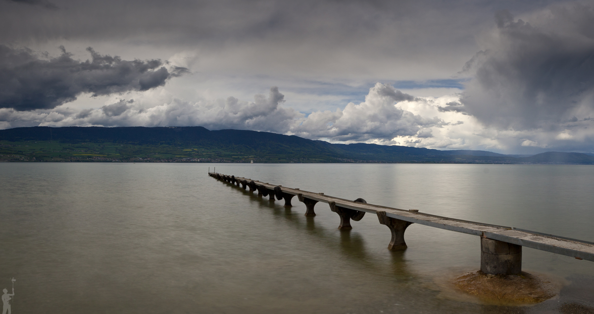 Ponton sur la petite plage de Font