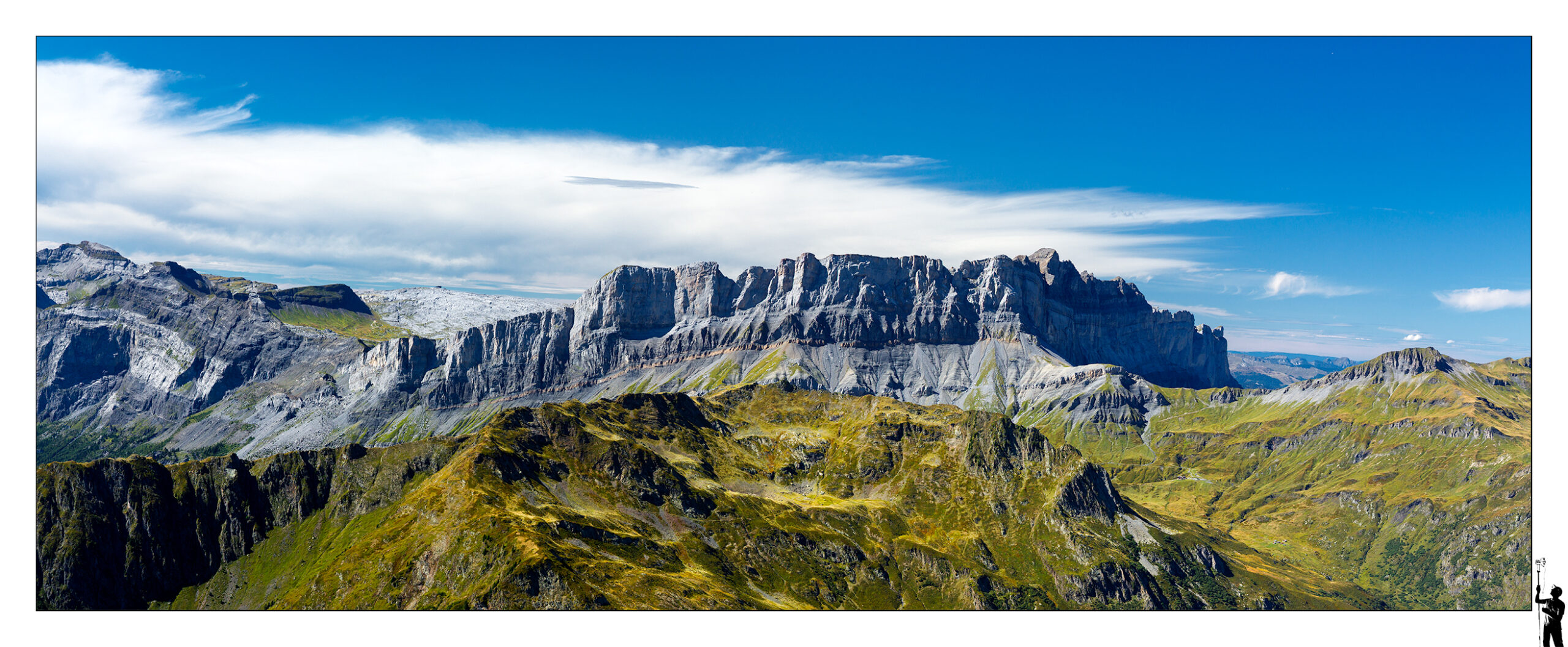 Rochers de Fiz avec tout au fond à gauche en petit le Désert de Platé. La vue était vraiment magnifique.