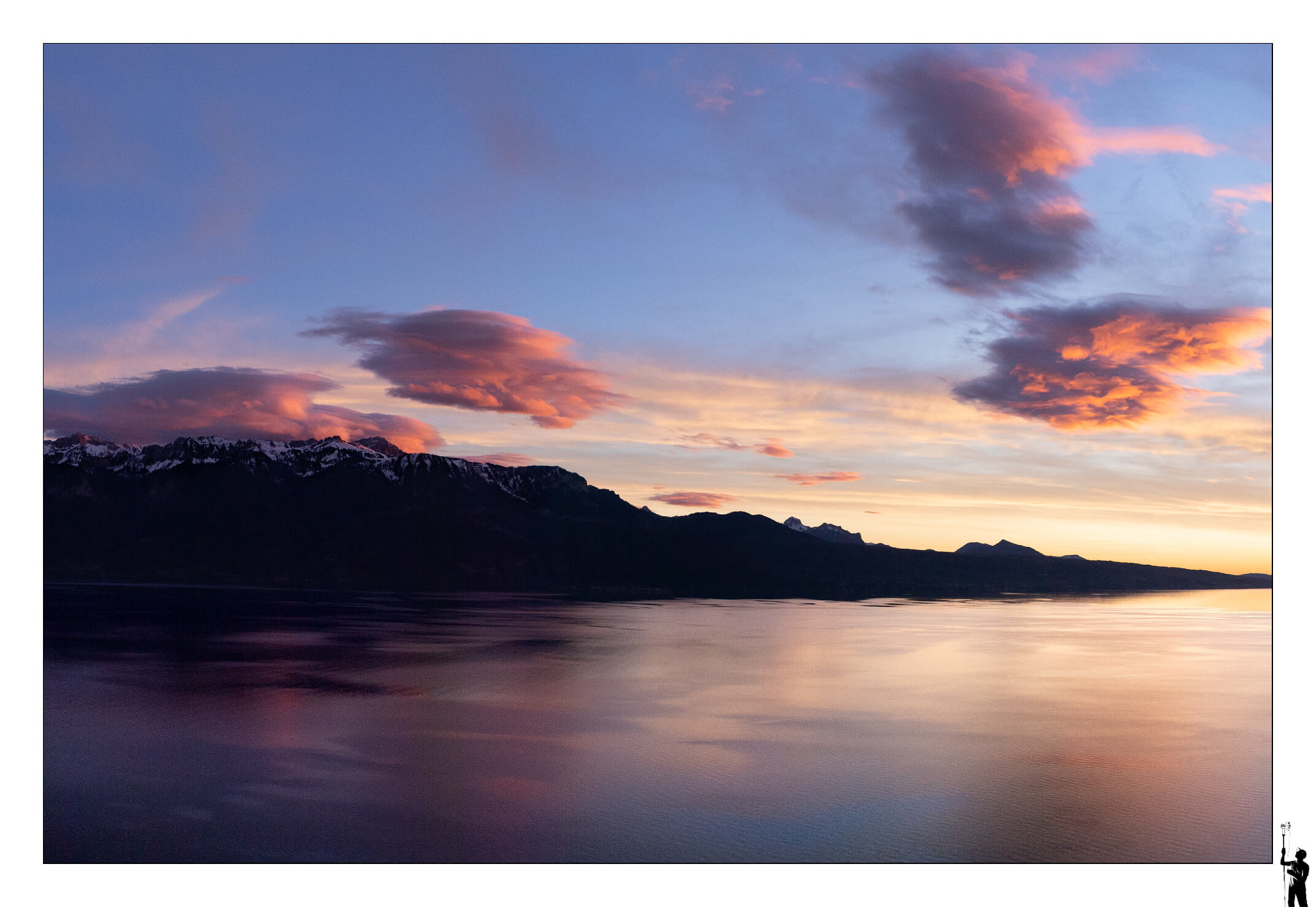 Couché de soleil sur les rives du lac Léman en Suisse romande