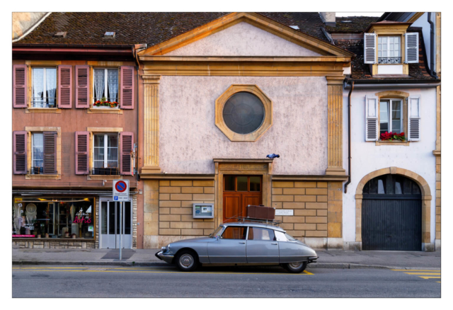 Citroen DS dans la petite ville d'Yverdon