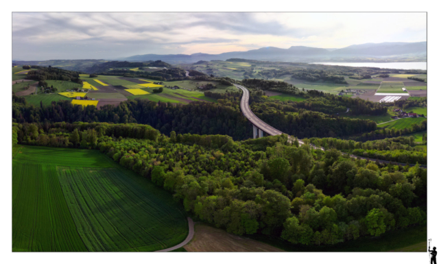 Vue du ciel au drone DJI Mini Pro 3 du viaduc près d'Yvonand