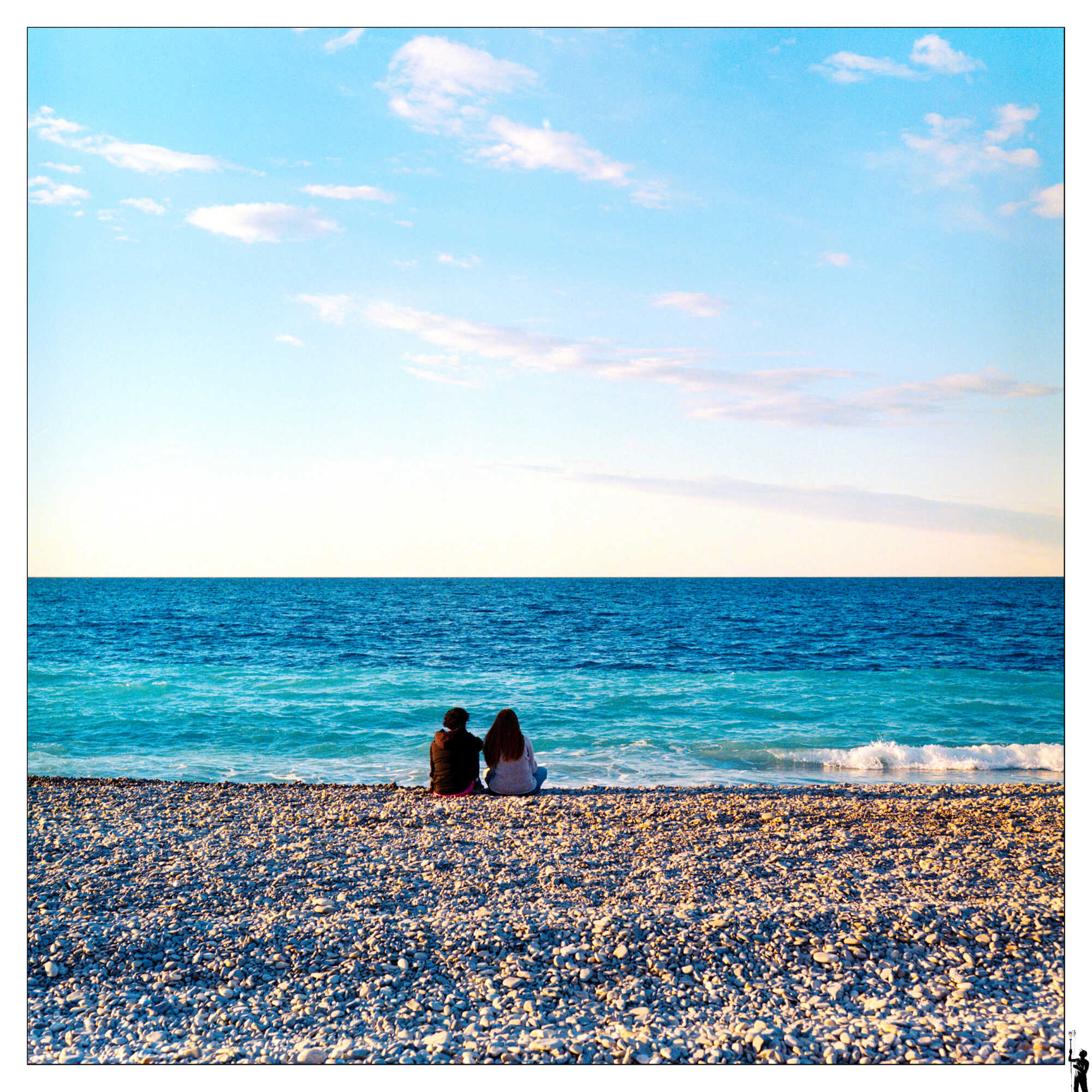 Sur la belle plage de la ville de Nice en France. J'ai profité de mon Rolleicord VB2 et d'une Portra 800 pour immortaliser un instant.