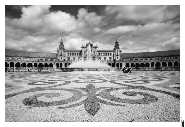 Place d'Espagne à Séville en noir et blanc
