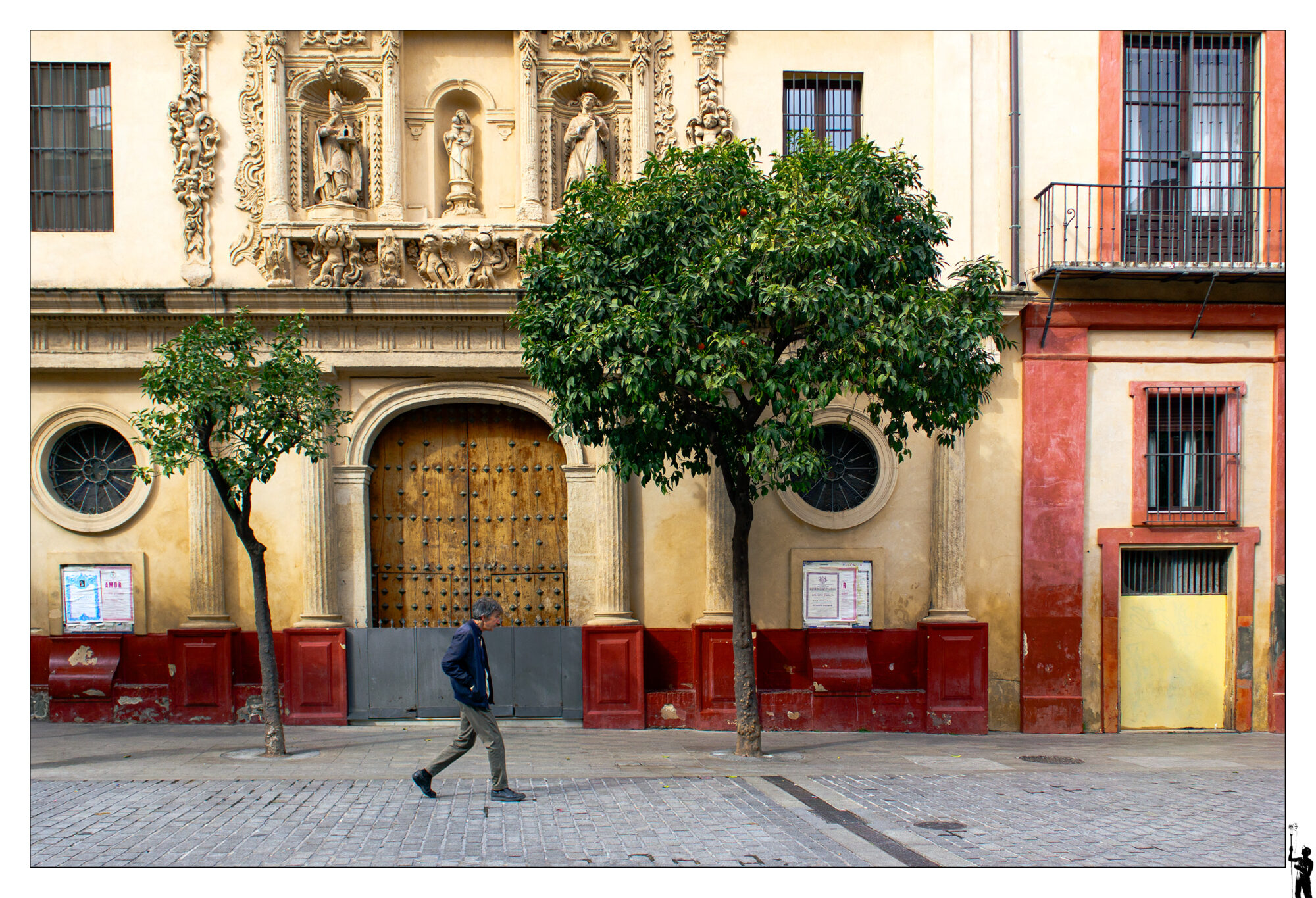 Un moment de vie dans les rues colorées de la ville de Séville en Espagne