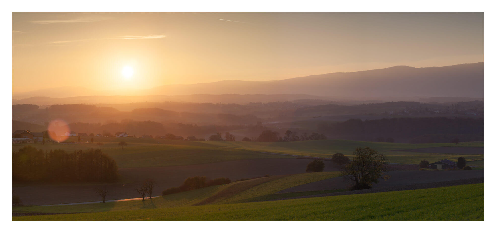 Brume sur la plaine vaudoise au couché du soleil
