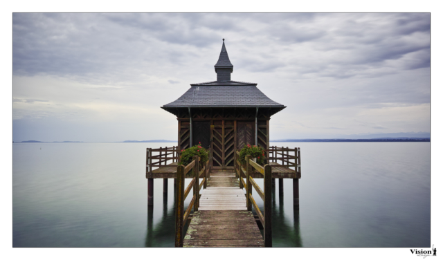 Chez le Barth et le lac de Neuchâtel en Suisse en pose longue