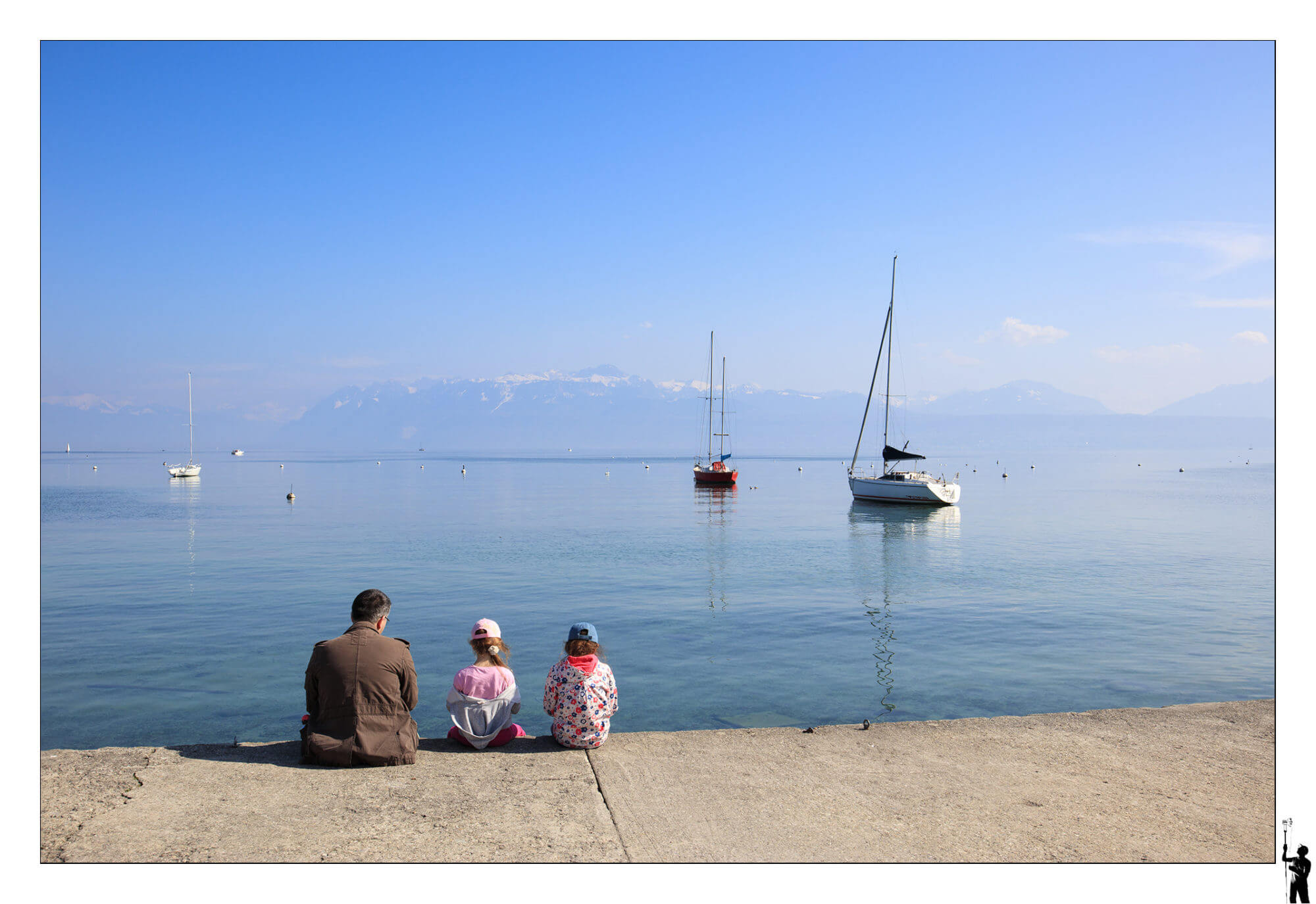 Complicité familiale au bord du lac