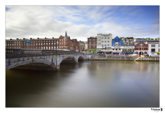 la ville de Cork en Irlande et son pont en longue pose
