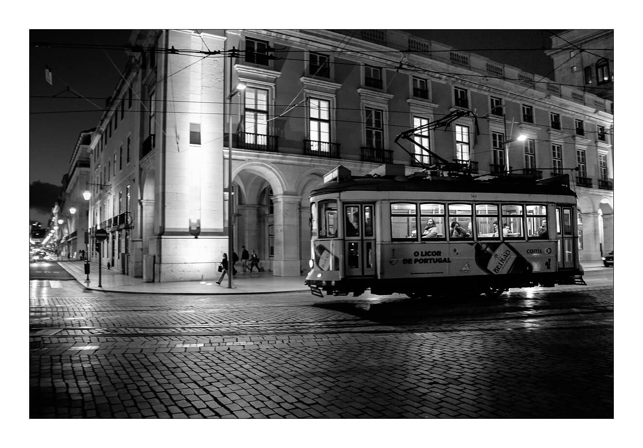 Dans la vieille ville de Lisbonne. Tram