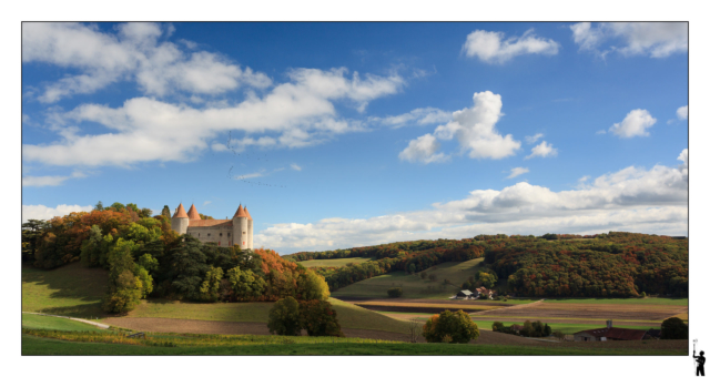 Lumière d'automne et le château de Champvent