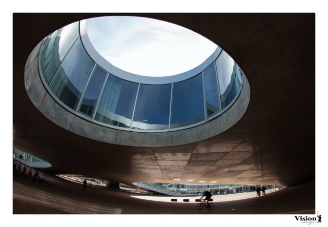 Photo au 6x6 argentique couleurs Ektar 100 Rolex learning center