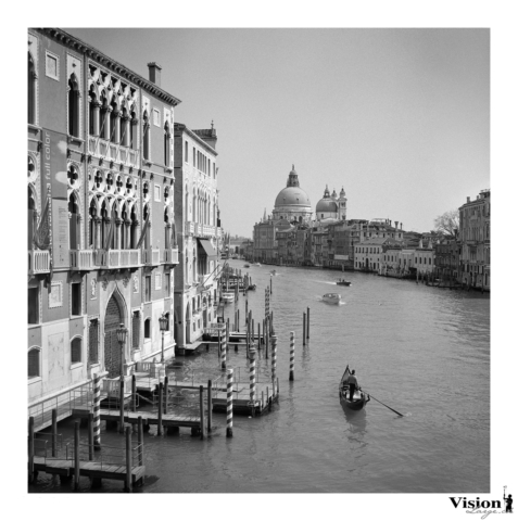 Les canaux de Venise en 6x6 noir et blanc en Italie.
