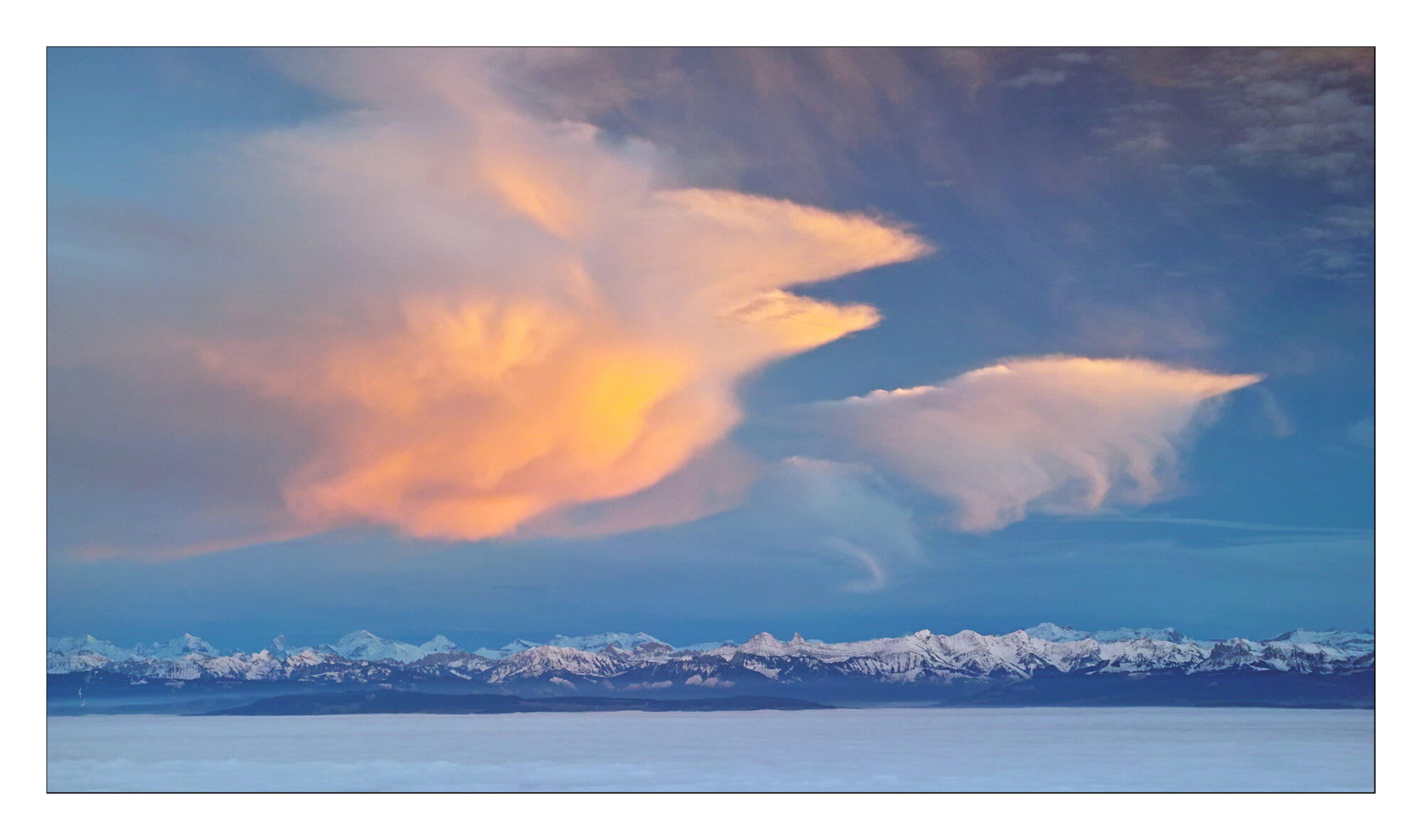 Vue des Alpes à Mauborget au couché du soleil